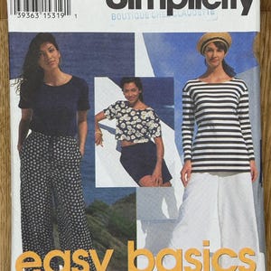 Simplicity 8977, Women&#39;s Size (6-8-10-12-14-16), Misses&#39; Pants or shorts and top**French Instruction Only**, 1994 Uncut sewing pattern