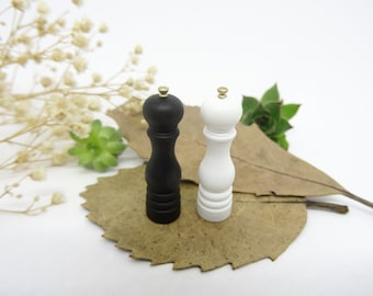CLEARANCE 1/6 Miniature Salt and Pepper Mill - Dollhouse (11,5 inch fashion doll, BJD)