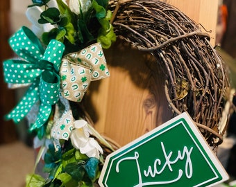 St. Patrick's Day Grapevine Wreath: Lucky Clover Decor