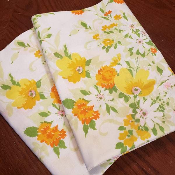 Vintage JCPenney Buttercup Spring Floral Percale Standard Pillowcases