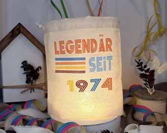 Wunderschönes Mitbringsel zum 50. Geburtstag. Legendär seit 1974. Tolles Windlicht-Ideal zum Geburtstag. Licht-Deko & Geldgeschenk in einem.