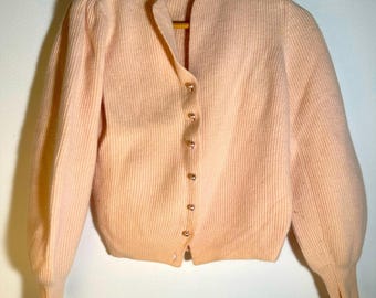 Suéter de mujer vintage de los años 80, color melocotón, con botones.