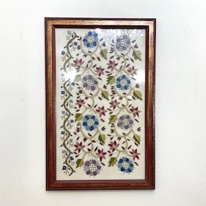 Vintage handborduurkunst bloemen - ingelijst Zuid-Europees textiel jaren 80