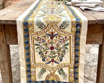 金刺繍のツェヴレス、ギリシャの長い刺繍のテーブルランナー、伝統工芸