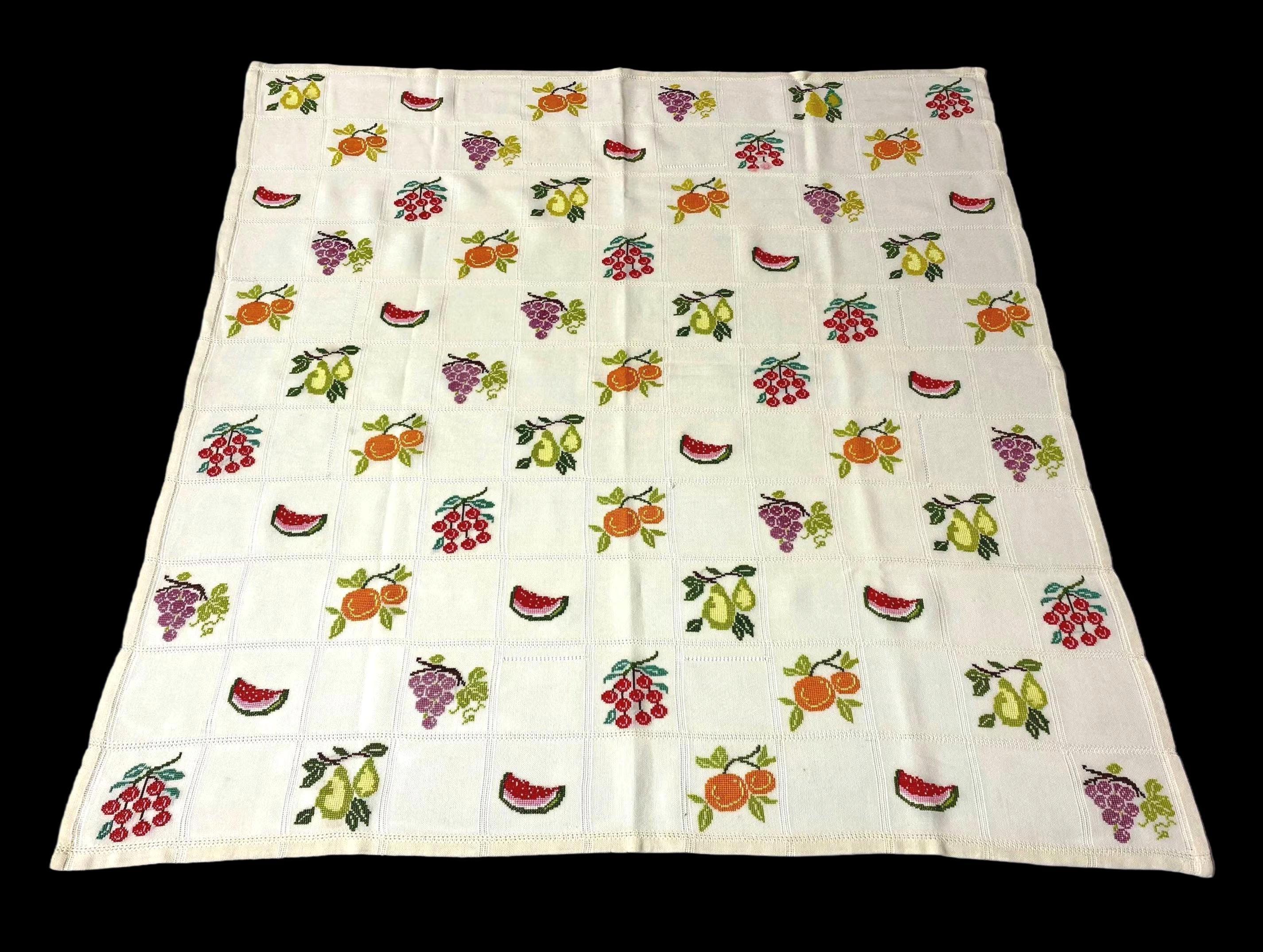 手刺繍のフルーツテーブルクロス、春の刺繍テーブルカバー、フルーツ