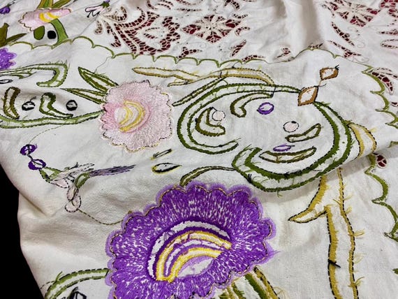 フランス　アンティーク　ひよことお花の刺繍　テーブルクロス 刺繍クロス アンティーク 刺繍 フランス アンティーク ひよことお花の