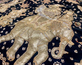 ヴィンテージのビルマ・カラガ・タペストリー、手刺繍の象、金糸と