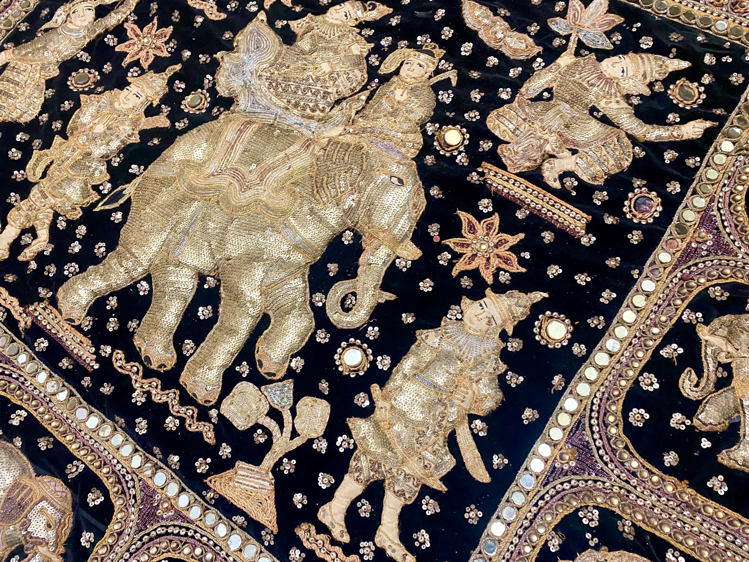 ヴィンテージのビルマ・カラガ・タペストリー、手刺繍の象、金糸と