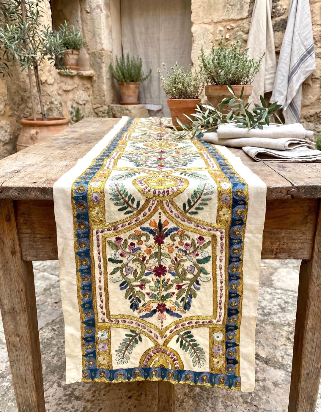 table runner 金彩古鏡文　帯リメイク　正絹 Gold Byzantine Embroidery Runner, Handmade Folk Traditional