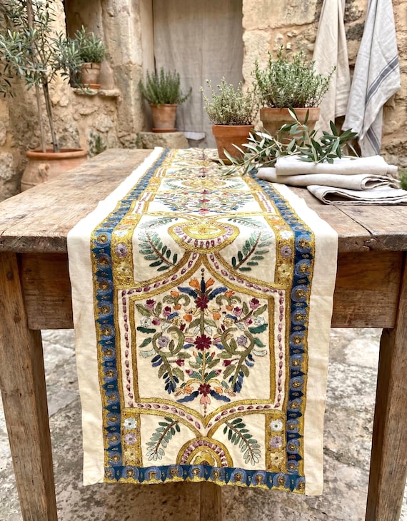 table runner 「金彩南蛮船」　帯リメイク　正絹　タッセル付 Gold Byzantine Embroidery Runner, Handmade Folk Traditional