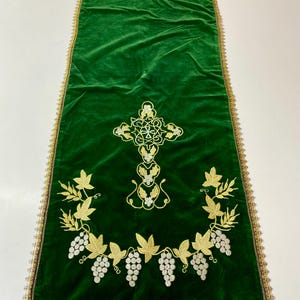Green Velvet Altar Cloth – Hand‑Embroidered Christian Prayer Cover