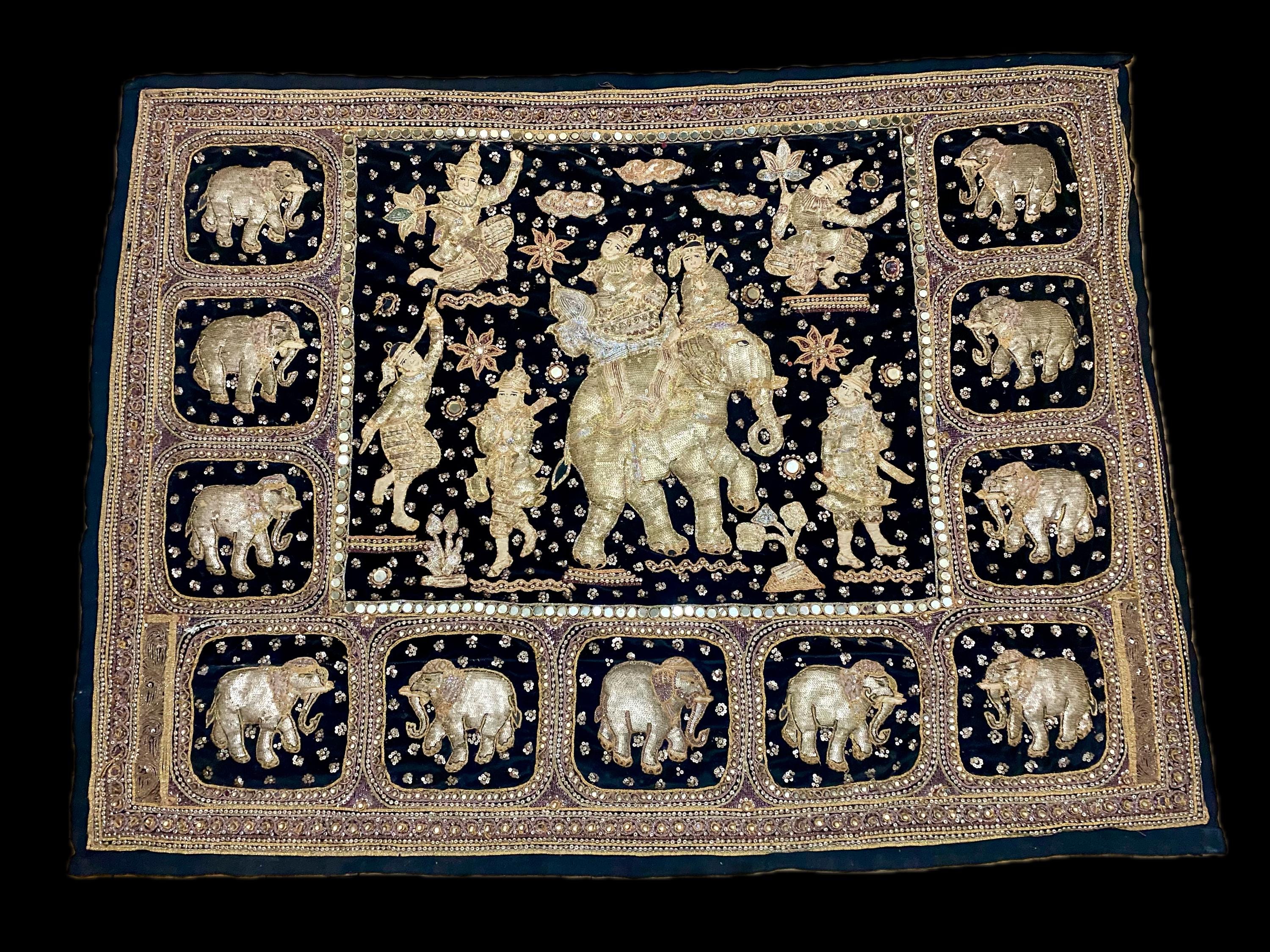 ヴィンテージのビルマ・カラガ・タペストリー、手刺繍の象、金糸と