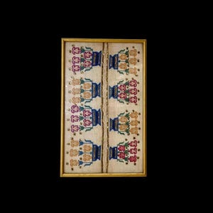 Bordado griego antiguo enmarcado: tapiz Tsevre con hilo metálico de la década de 1930