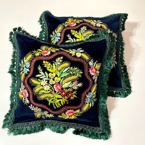 Florales besticktes Kissenset – handgenähtes Blumenkissen aus Samt (Frühlings- und Luxusdekor)