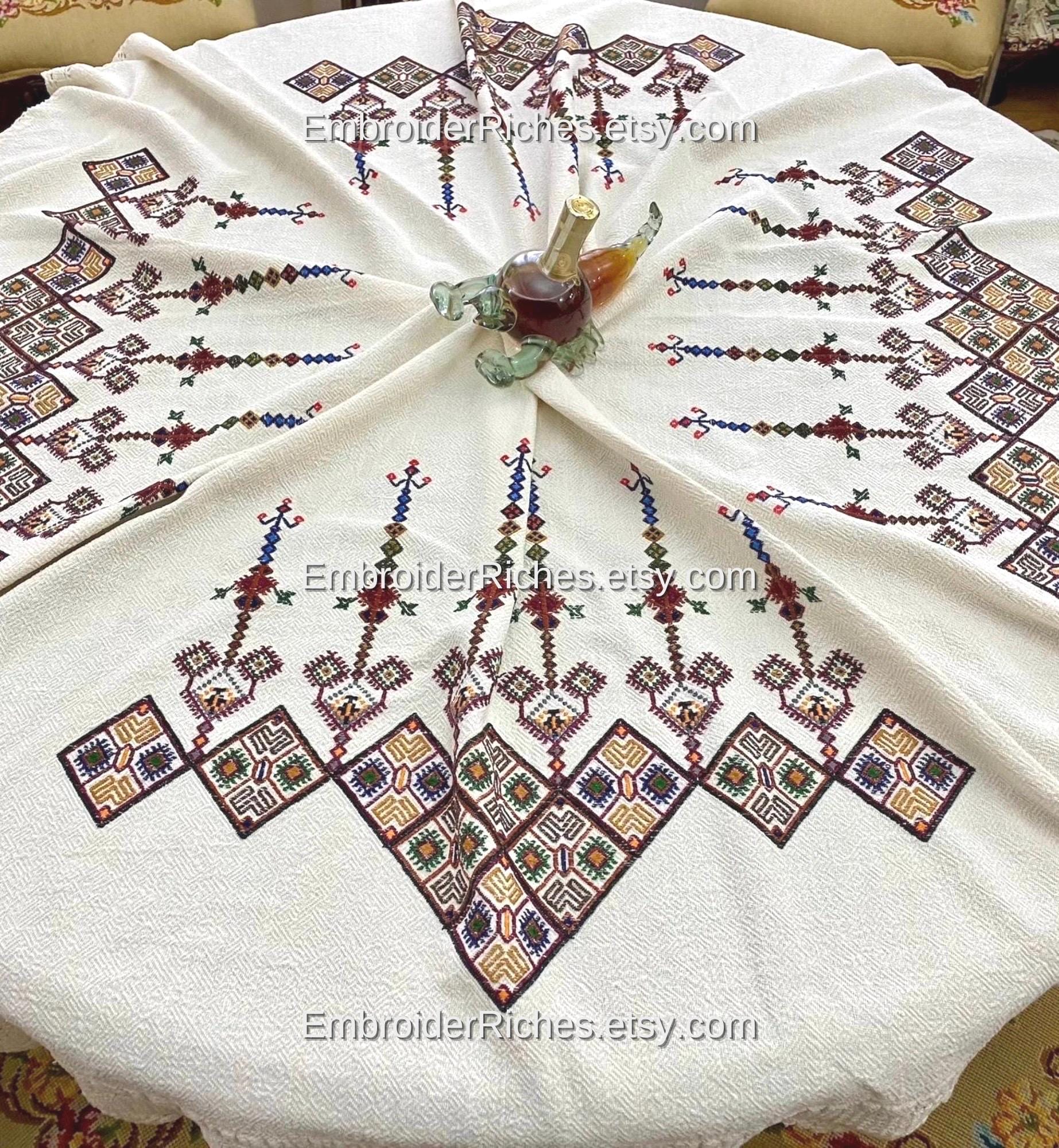 手刺繍のクレタ島テーブルクロス：ギリシャの民芸品、手作りのレース