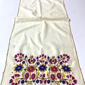 ヴィンテージギリシャ刺繍テーブルランナー：民族花柄シルクセヴル