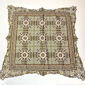 Hand‑Embroidered Luxury Tablecloth – European Lace Centerpiece for Elegant Home Décor