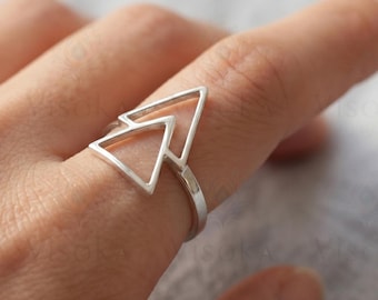 Srebrny pierścionek z trójkątem • Minimalistyczna geometryczna opaska, biżuteria z symbolem litery V
