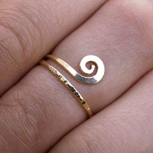 Adjustable Hammered Ring in 925 Silver, Handmade Spiral Wrap Ring, , Boho Minimalist Spiral Jewelry, Silver & Gold Plating Thumb Ring.