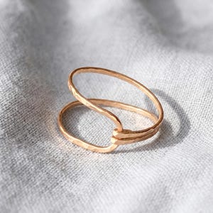 Hammered 14K Gold Linked Ring | Open Oval Double Band | Minimalist Silver Jewelry | Gift for Her