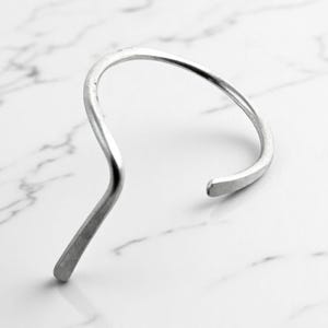 Open Curve Ring, 925 Sterling Silver Rings, Minimalist Adjustable Ring, Handmade Minimal Silver Ring, Sleek Open Ring Design.