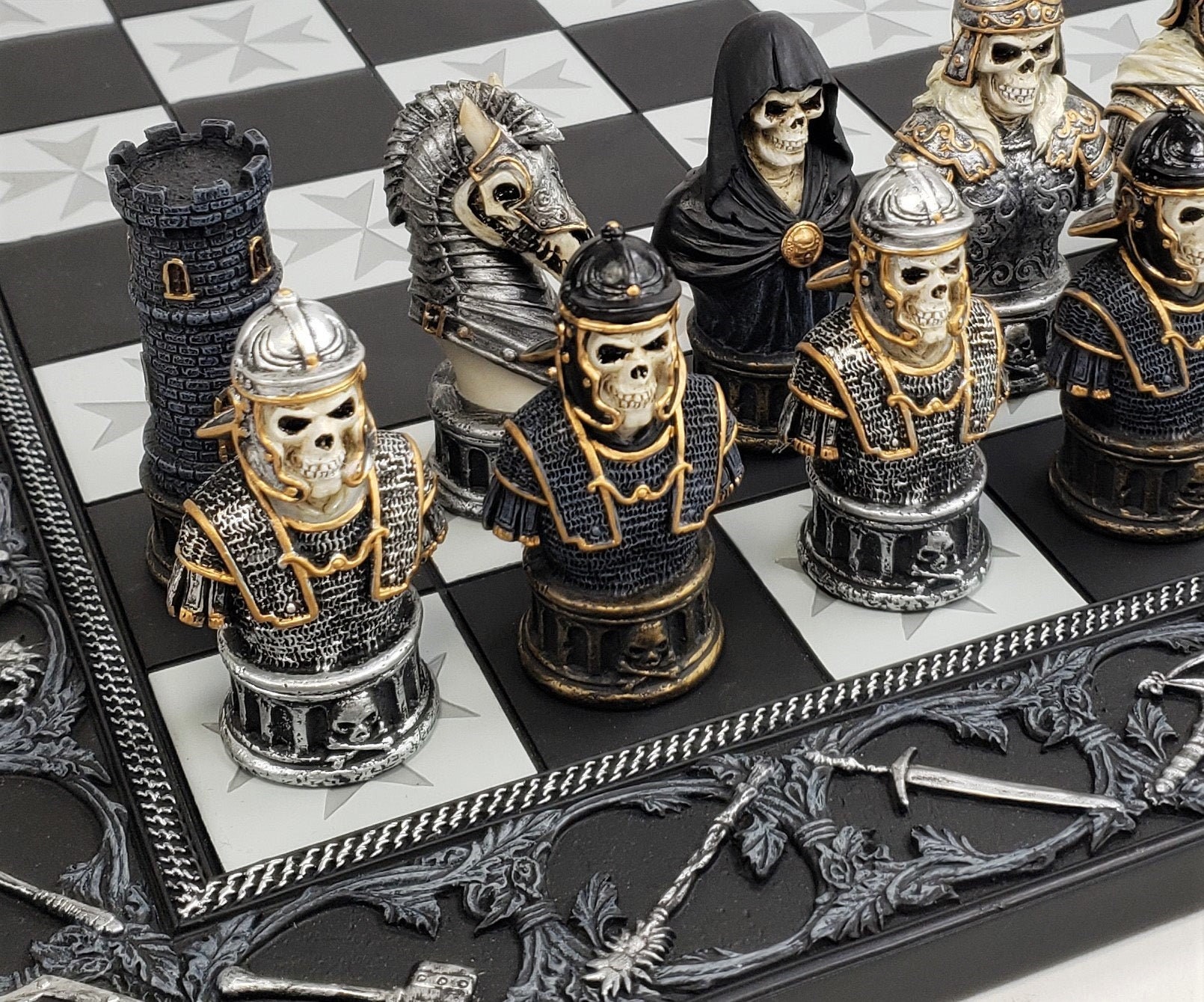 Medieval Times Crusades Pewter METAL Chess Set 16 Black & Red Faux Marble  Board