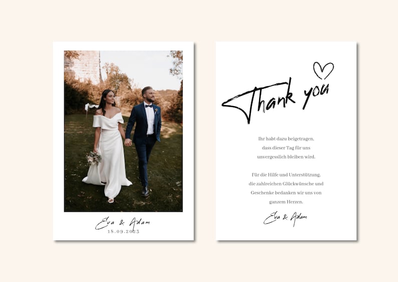 K&ouml;nnte beinhalten: Eine Dankeskarte zur Hochzeit mit einem Foto des Brautpaares, das in einem Garten spaziert. Die Karte enth&auml;lt den Text "Danke" in handschriftlicher Schrift und die Namen des Paares sowie das Hochzeitsdatum.