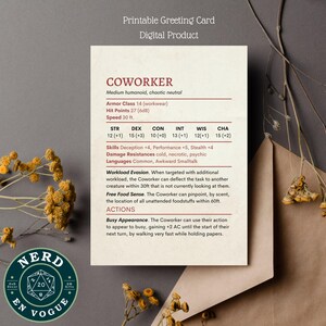 Può includere: Un biglietto di auguri stampabile con la scritta "COWORKER" in un carattere serif. La carta presenta un finto foglio di personaggio di Dungeons and Dragons con statistiche e abilità. La carta è un prodotto digitale.