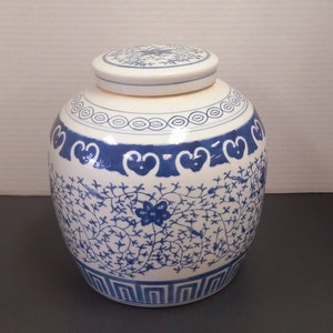 Vintage Chinoiserie Jar, Large Blue and White Jar, Chinoiserie Lotus Ginger Jar, Blue and White Decor, Large Chinese Ginger Jar