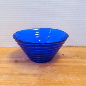 Cobalt Blue Glass Dessert Bowl with a Swirl Finish, Glass Art Bowl, Vintage Cobalt Blue Ringed Bowl, Blue Glass Fruit Bowl, Glass Bowl