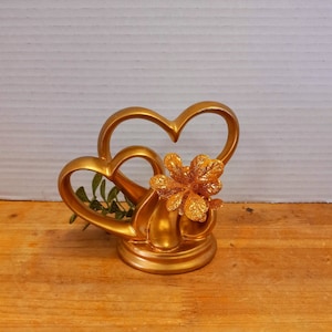 Porcelain Golden Hearts Statue: Valentine&#39;s Day Decor (4.5&quot;x5&quot;)