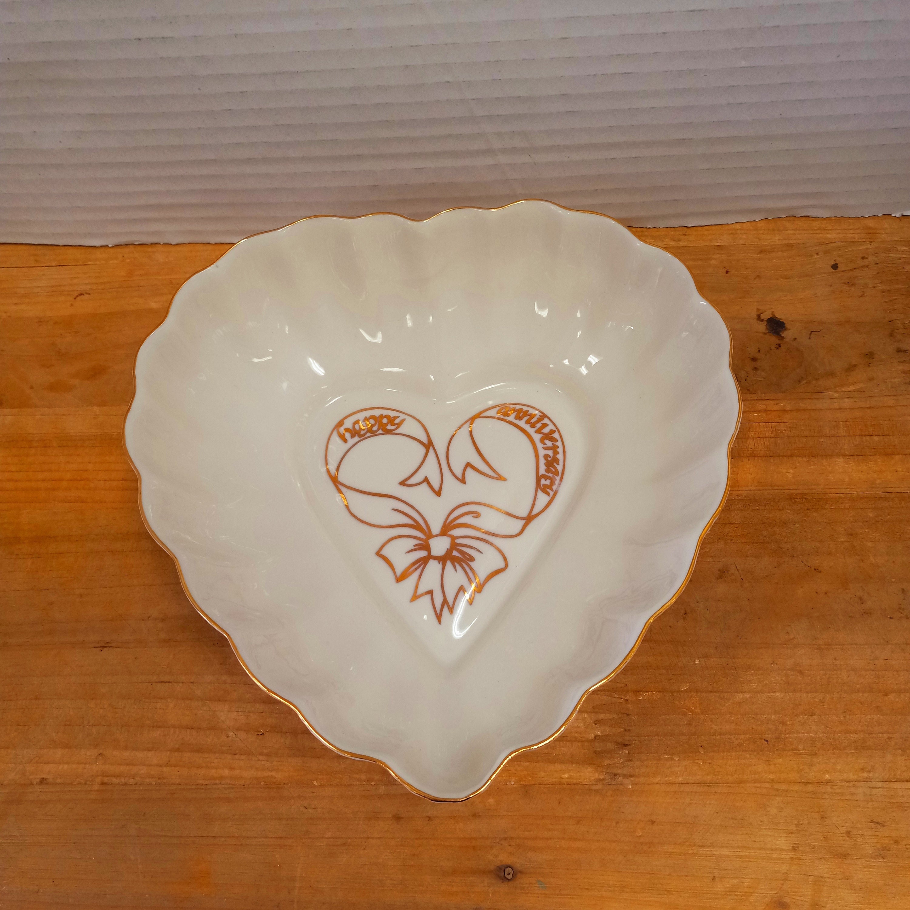 レア ヴィンテージ アイルランド BELLEEK フラワーブローチ レア ヴィンテージ アイルランド BELLEEK フラワーブローチ