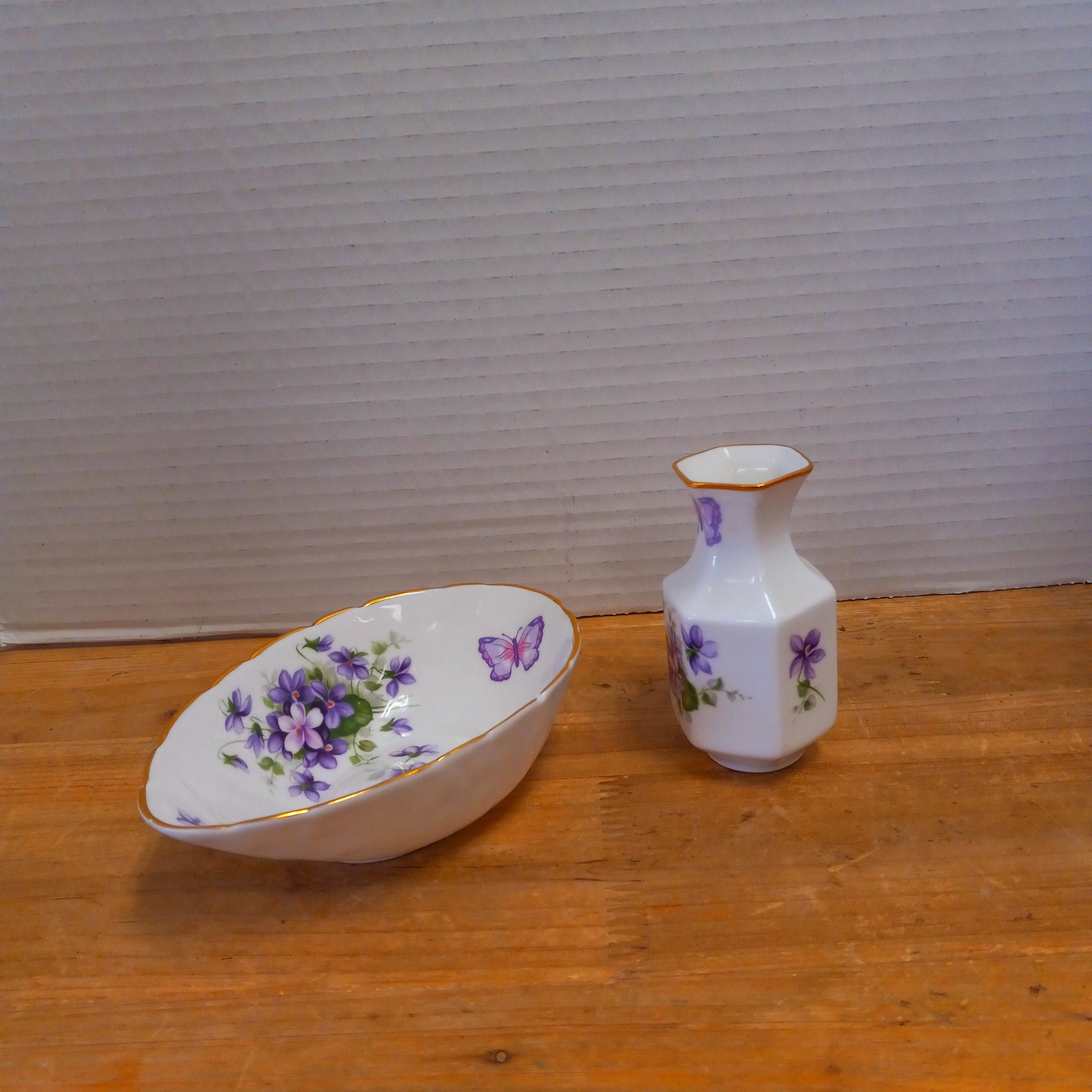 AYNSLEY English violet  陶器 Aynsley Wild Violets Mini Vase and Dish Set, Fine Bone China - Etsy