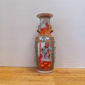 Chinese Canton Vase with Applied Dragons from 1960s, Rose Medallion Vase, Collectible Item
