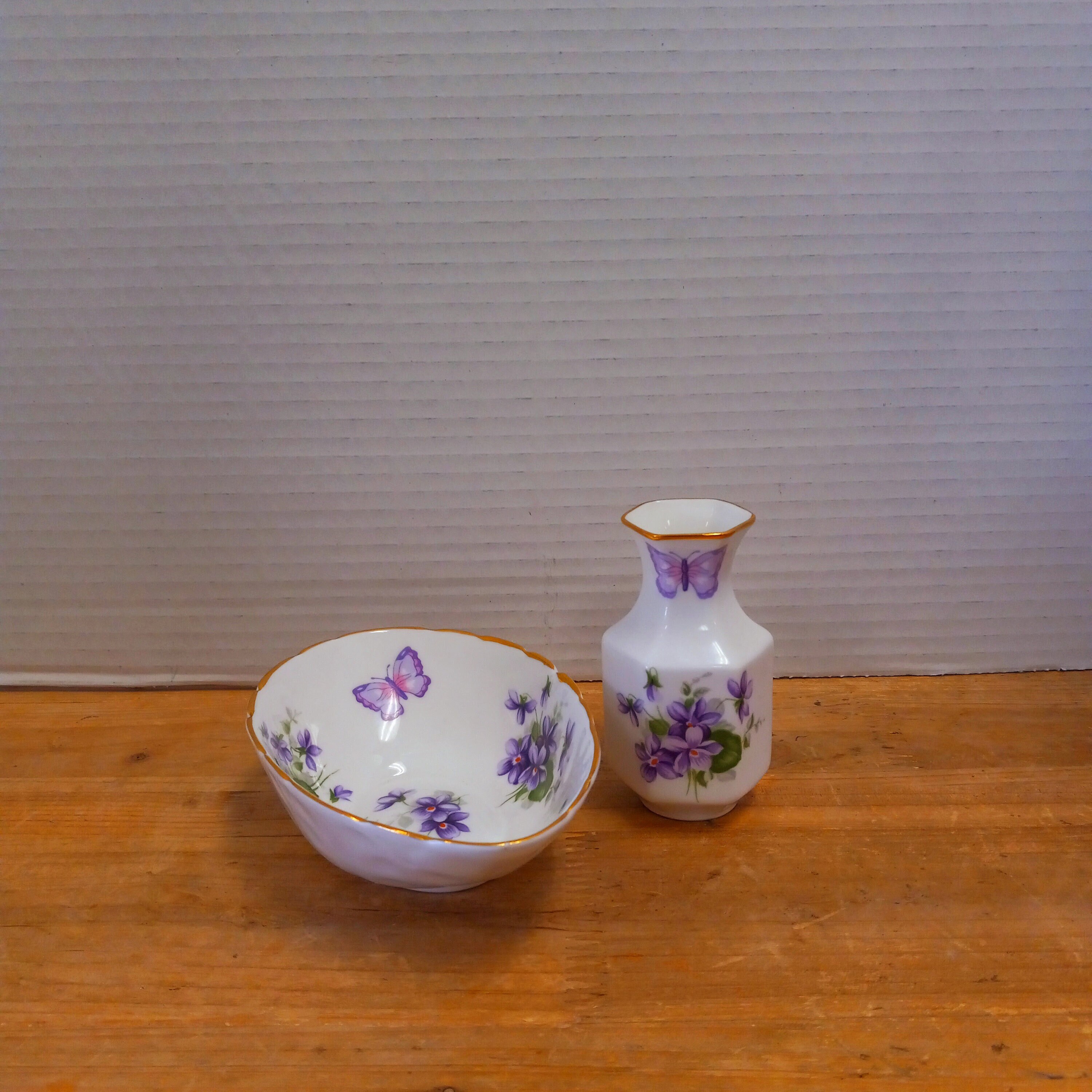 Aynsley Bone China England 'Violette' Tea Cup And Saucer Set