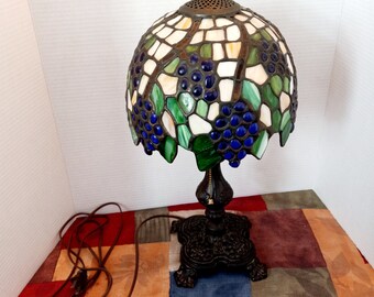 Vintage Tiffany Style Lamp Sculpted Grapes W/t Leaded Glass, Mid