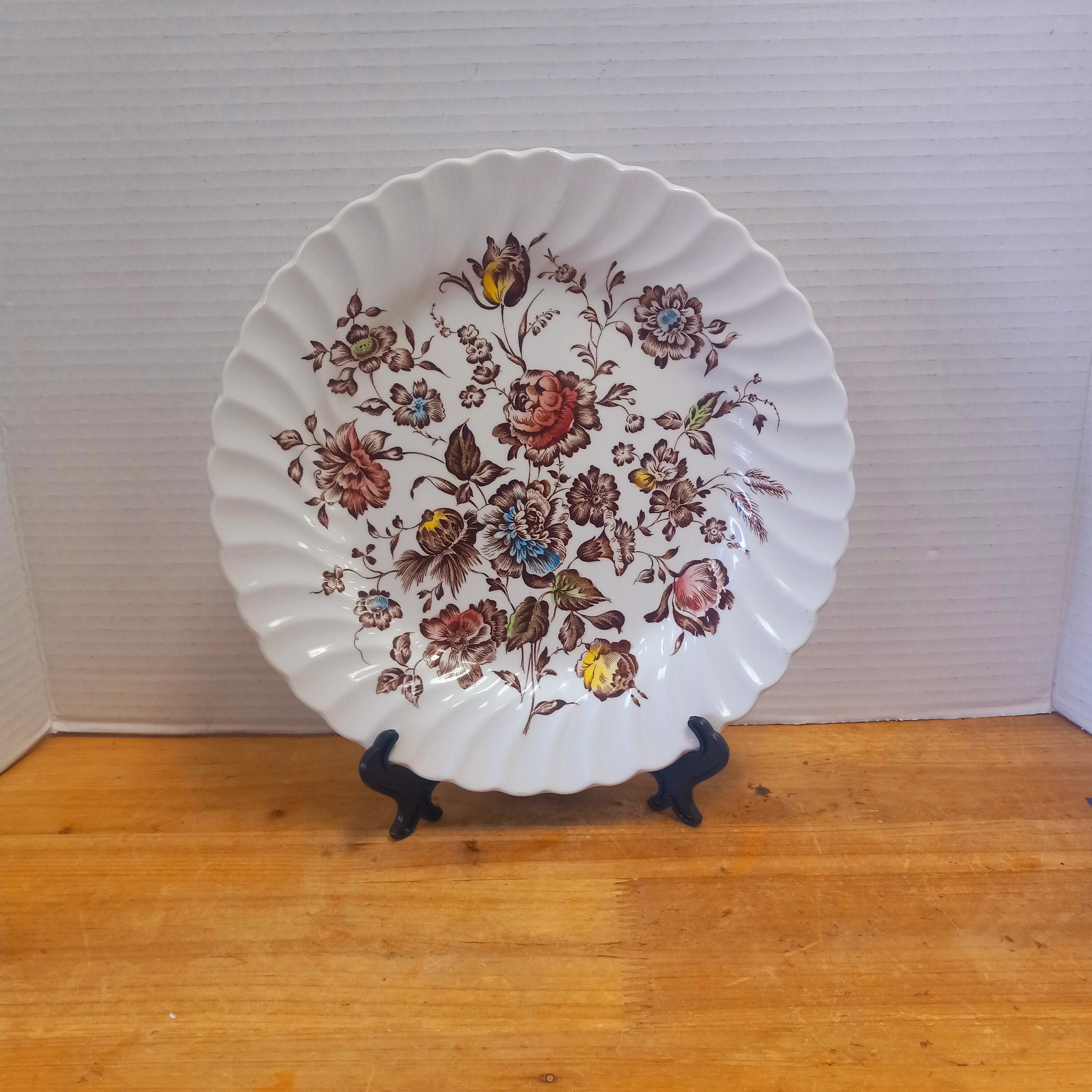 Johnson Bros Staffordshire Bouquet Dinner Plate: Vintage Cottage