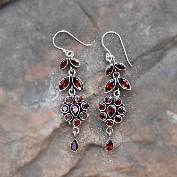 Boucles d'oreilles grenat rouge, boucle d'oreille de créateur, boucles d'oreilles en argent faites à la main, boucle d'oreille grenat larme, argent sterling 925, cadeau pour elle, boucle d'oreille de mariage