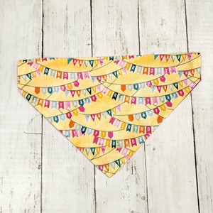 Geburtstags-Hundehalstuch | Personalisierte Hundehalstuch | Gelbe Flagge alles Gute zum Geburtstag Bandana