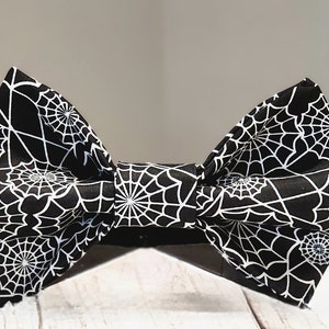 Muszka dla psa z motywem pająka na Halloween | Czarno-biała muszka dla zwierząt z motywem pajęczyny