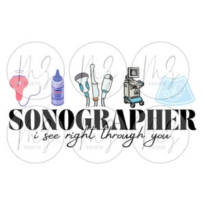 Pode incluir: Gráfico branco com a palavra "SONOGRAPHER" em preto, com a frase "i see right through you" abaixo. O gráfico inclui ilustrações de equipamentos de ultrassom médico e um sonograma de bebê.