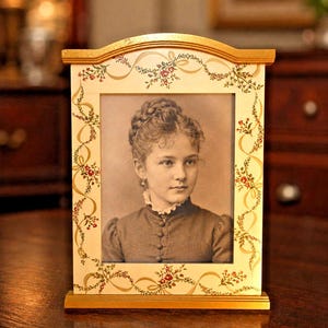 Victorian Shabby Chic Wood Easel Picture Frame, 14x11 Inch, Floral Ribbon Design, Gold Trim, Romantic Cottage Style Tabletop Frame Decor