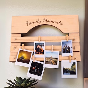 Suporte de parede para fotos personalizado - Suporte para Polaroid, Exibição de colagem de fotos de madeira com clipes, Decoração rústica personalizada para casa, Presente de casamento para família