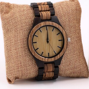 Gegraveerd houten horloge voor mannen Gepersonaliseerd cadeau voor hem Aangepast polshorloge jubileum bruidsjonkers kerstcadeau voor vriend echtgenoot vader