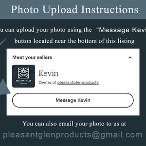 Op de afbeelding: Een screenshot van een website met instructies over hoe je een foto kunt uploaden. De instructies zeggen om de knop "Message Kevin" te gebruiken die zich onderaan de lijst bevindt. De knop is gemarkeerd met een pijl. De website geeft ook een e-mailadres om foto's naar te sturen.