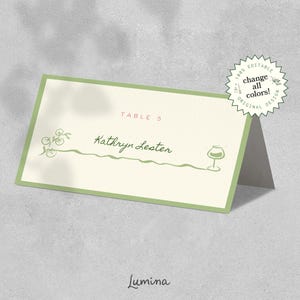 Plantilla de tarjeta de lugar verde, boda con temática verde, tarjeta de nombre editable escrita a mano, con forma de carpa, dibujada a mano, caprichosa, borde verde oliva