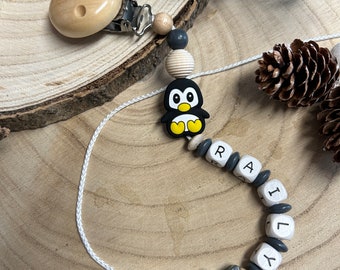 Schnullerkette mit Holzperlen und Silikontierchen "Pinguin“/ personalisiertes Geschenk optimal zur Geburt oder Taufe