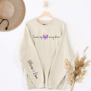 I wear my heart on my sleeve sweatshirt, Sleeve Print, Mom Sweatshirt, Mom Hoddie, Personalized Sleeve Names, Mothersday personalized Gift