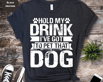 Hold My Drink Pet The Dog-T-shirt: grappig T-shirt van hondenliefhebber