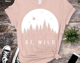 Shirt Be Wild Forest Moon: nachtelijke bomen en lucht